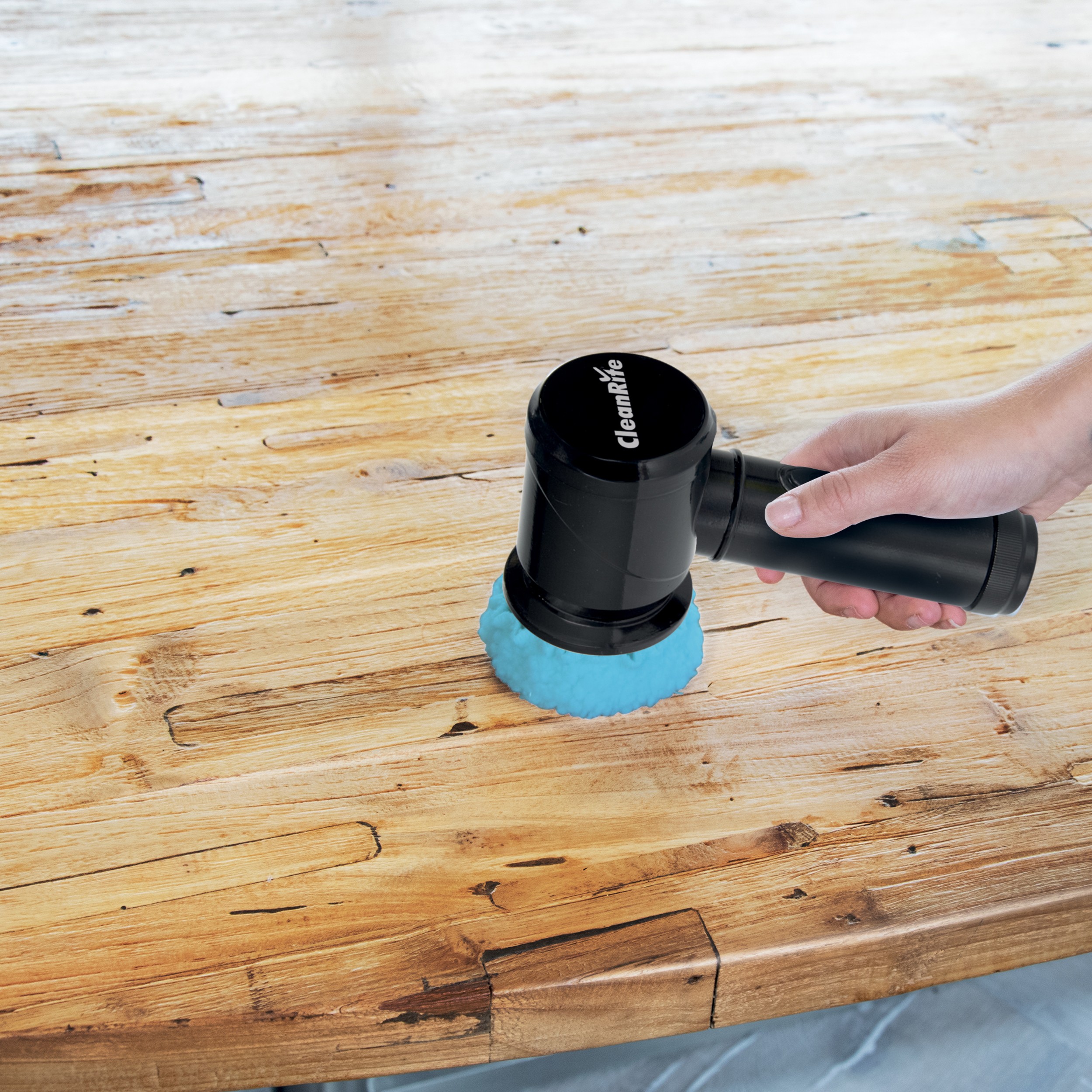 Polissez votre table, vos meubles ou vos véhicules à l'aide d'une brosse à polir de CleanRite